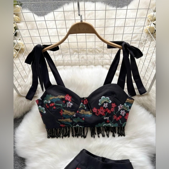 Matching Set Brallet and Shorts - Picture 6 of 10